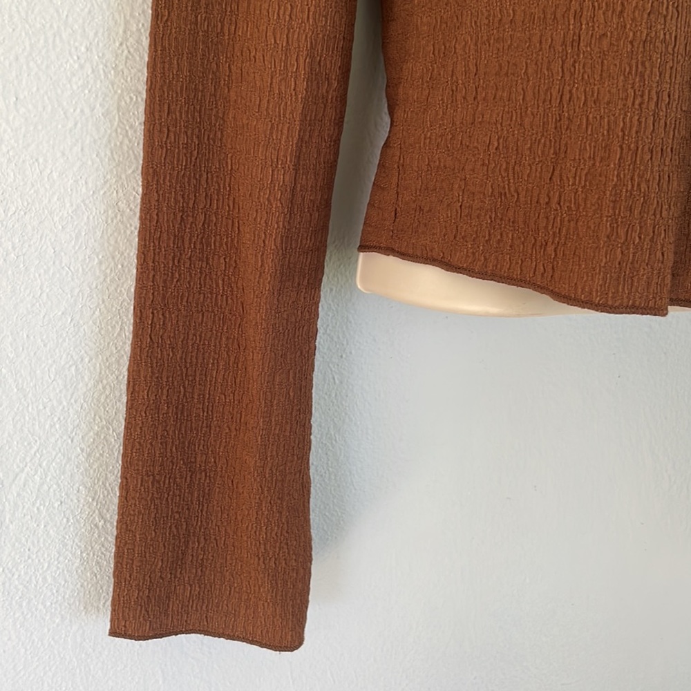 Cider brown stretchy textured cropped bell sleeve button down blouse size large - Picture 7 of 10